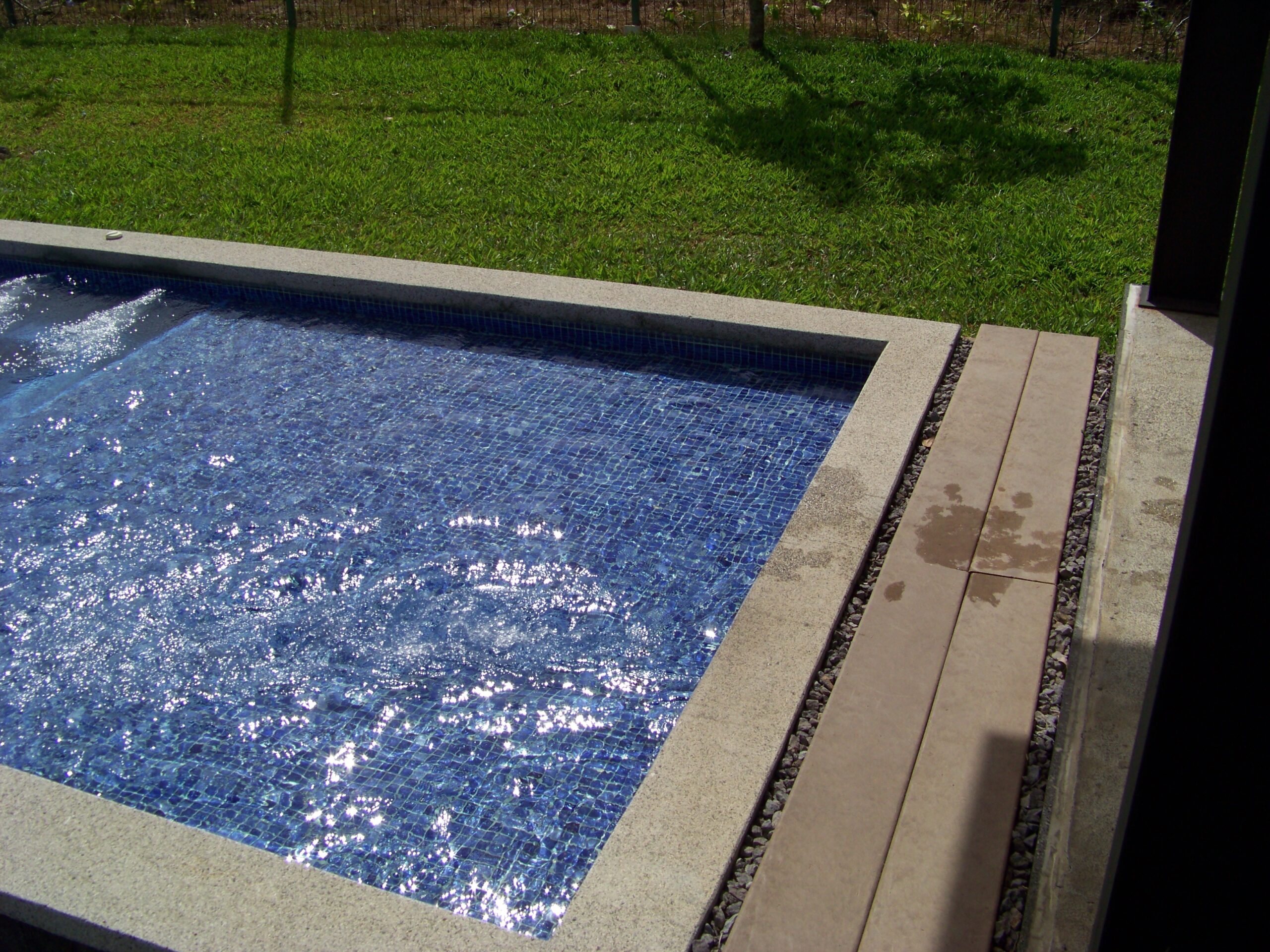 Los beneficios de tener una piscina en casa: Salud, bienestar y diversión