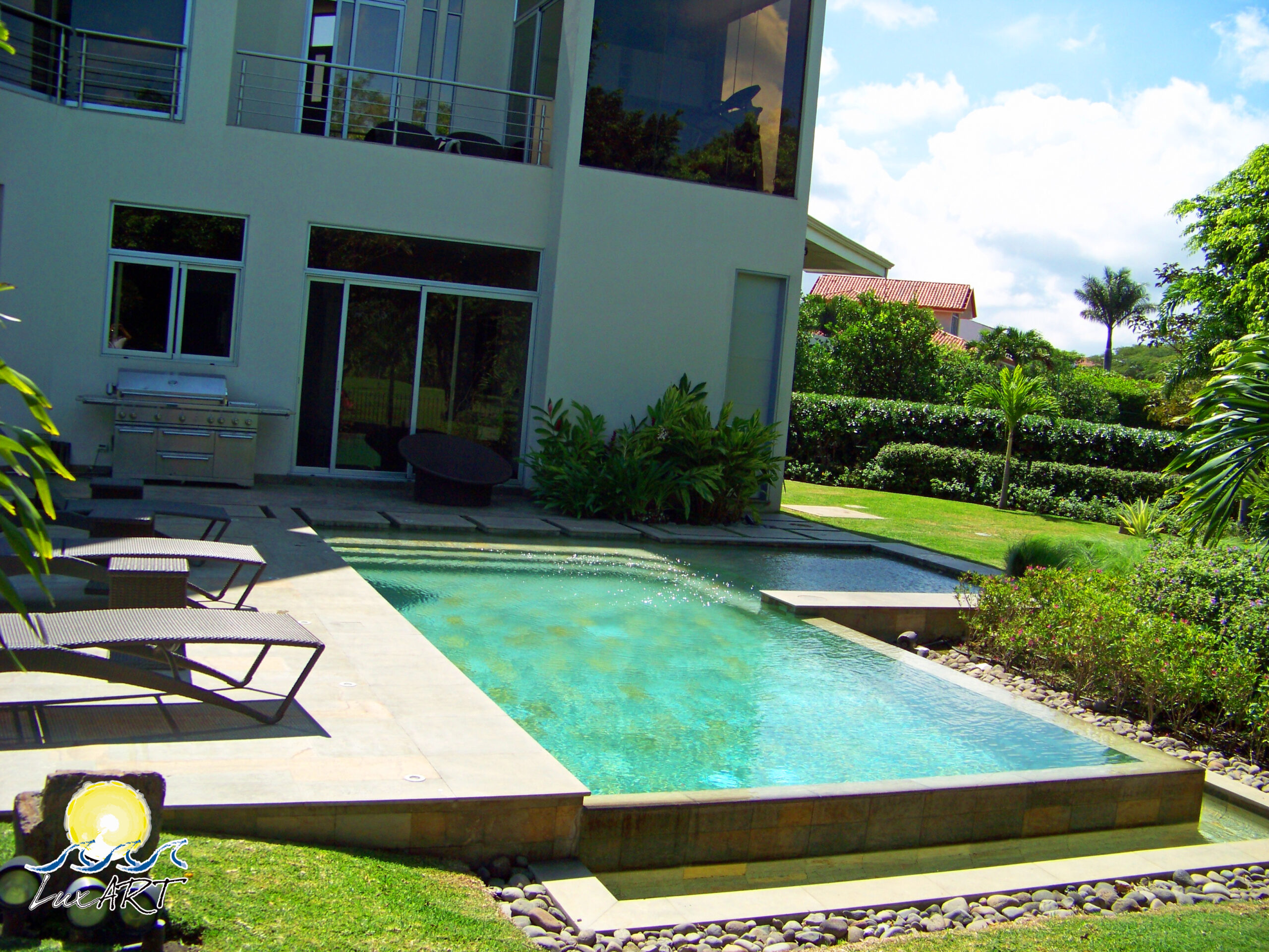 La importancia del diseño ecológico en la construcción de piscinas