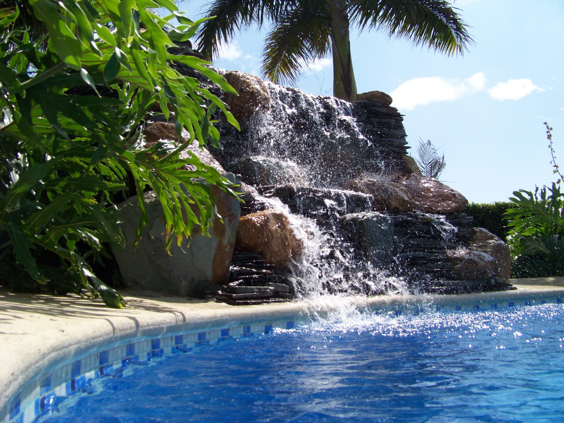 Los secretos de una remodelación exitosa de piscinas: Consejos, tendencias y consideraciones